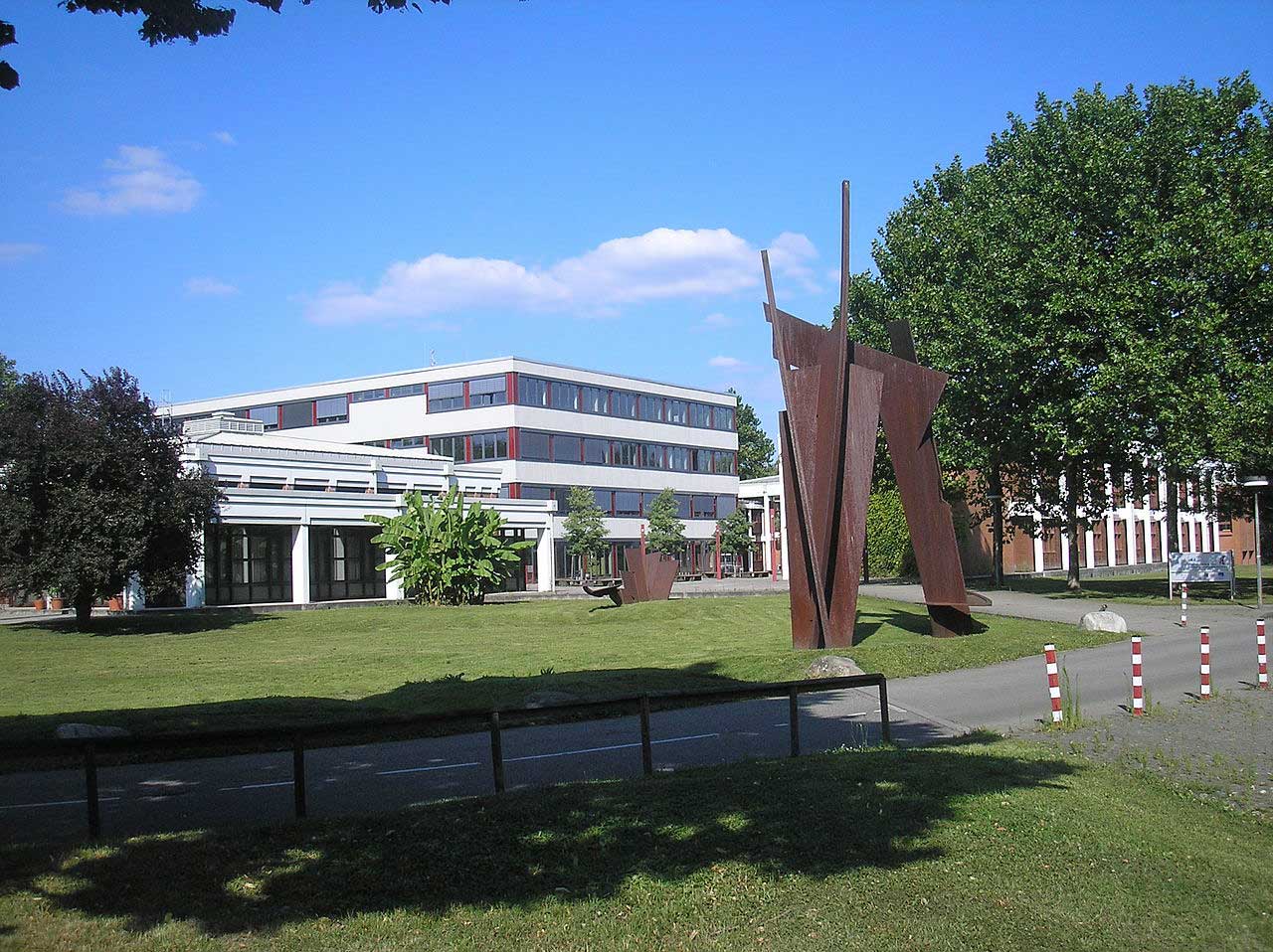 Die Hochschule für öffentliche Verwaltung Kehl ist eine von zwei Fachhochschulen für öffentliche Verwaltung in Baden-Württemberg. Sie ist Teil des Promotionsverbands der Hochschulen für angewandte Wissenschaften Baden-Württemberg. Der Campus liegt in Kehl im Ortenaukreis