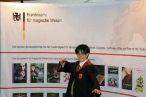 Wer in Hogwarts den Umgang mit Magie lernt, kann sich direkt für den höheren Dienst im BAfmW bewerben.